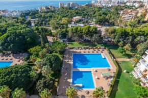 Apartamento con bonitas vistas a la piscina cerca del mar / Beautiful pool views appartment near to the beach